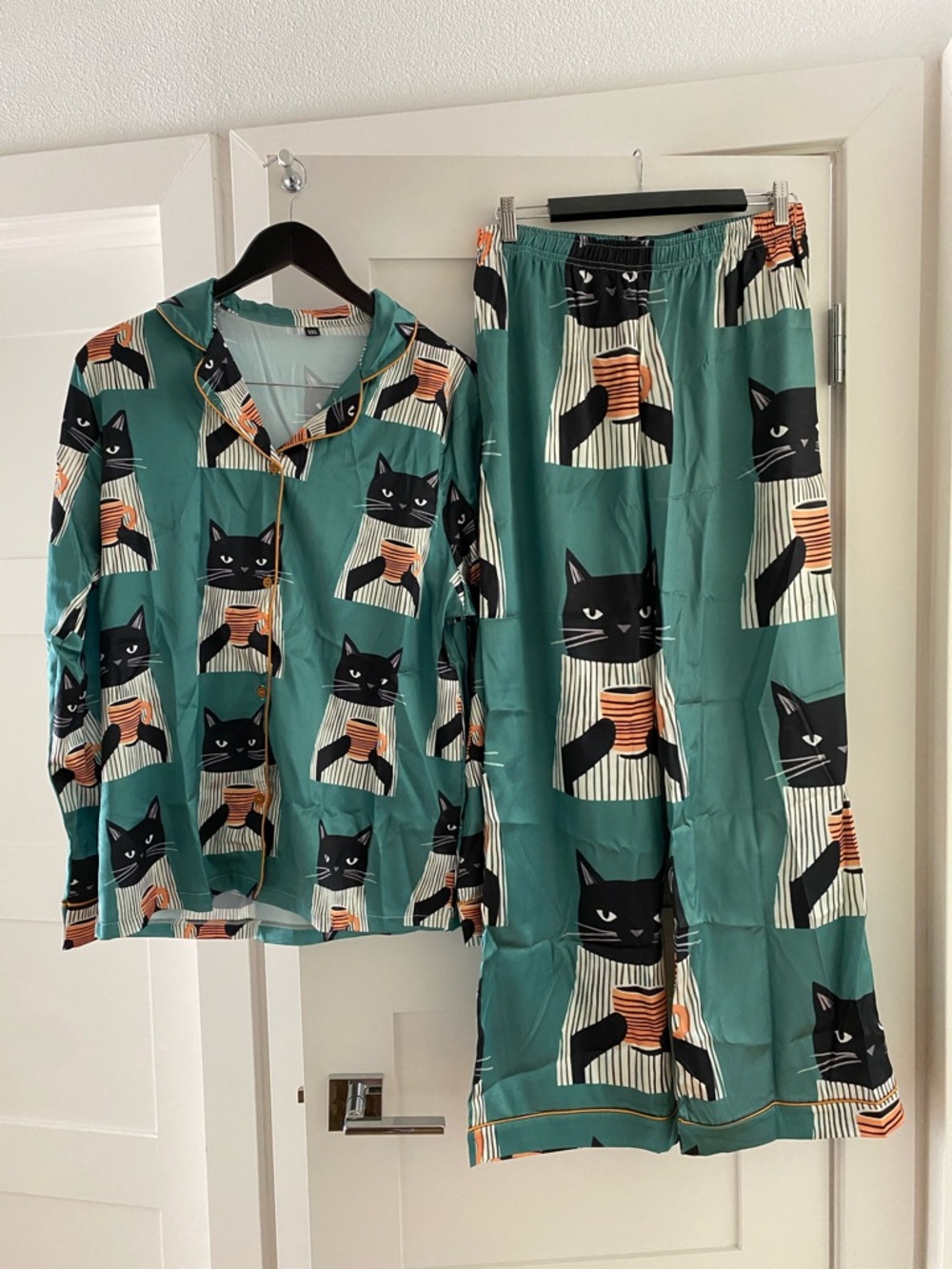 NEW NEVER WORN Women’s Teal Cat Print Pajama Set Size L